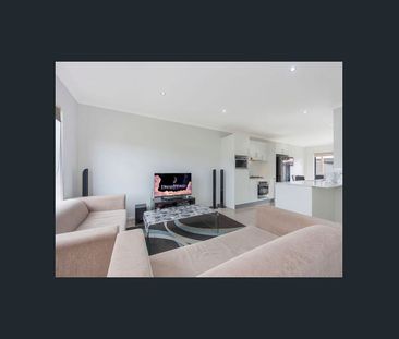 Two Bedroom Townhouse! - Photo 1