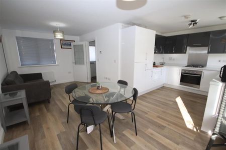 2 bedroom terraced house to rent - Photo 3