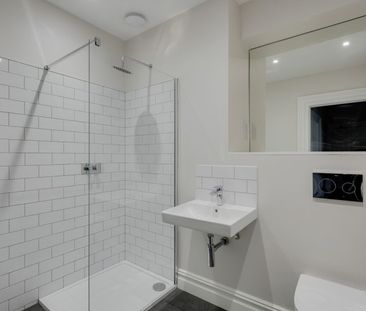 3 Bed Flat - Photo 4