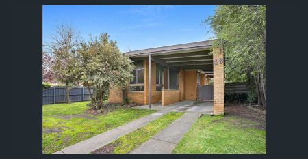 Spacious Family Home in Prime Location with Large Backyard - Photo 2