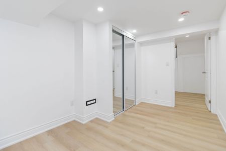 For Lease - 233 Maurice Drive Unit# Lower unit, Oakville, Ontario - Photo 2