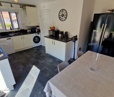 3 bed detached house to rent in Mills Drive, Wellington - Photo 6