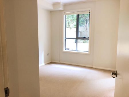 Modern 1 Spacious Bedroom Apartment In Prime Location Available For Lease!! - Photo 3