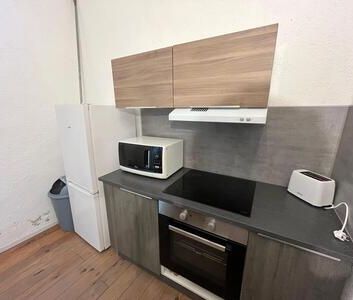 Location Appartement 1 pièce 39m² TOULON 83000 - Photo 3