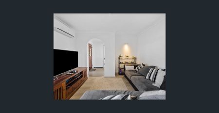 Room to Move, Space to Grow – 4x2 Family Home in Mandurah - Photo 3