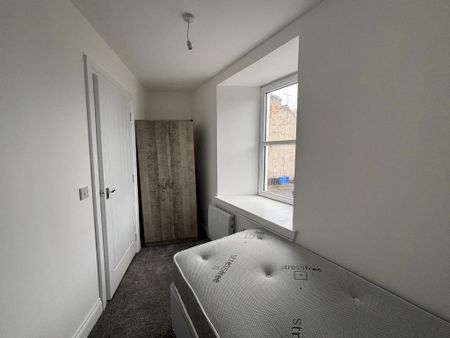 3 bedroom flat to rent - Photo 2