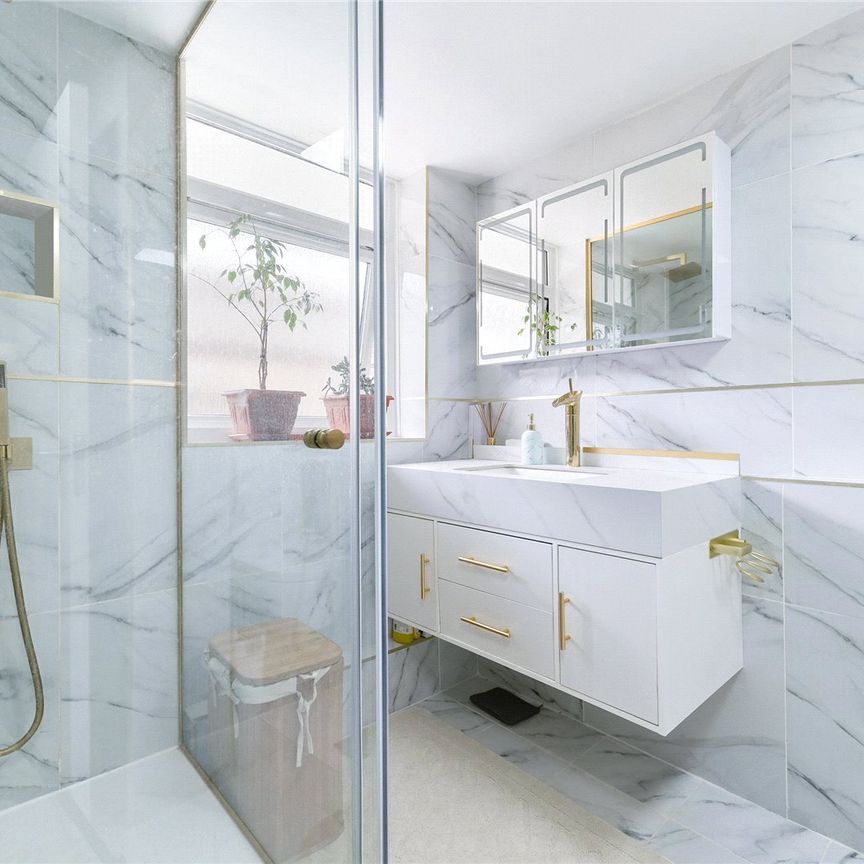 Beautifully Renovated One-Bedroom Apartment close to Hyde Park & Paddington - Photo 1