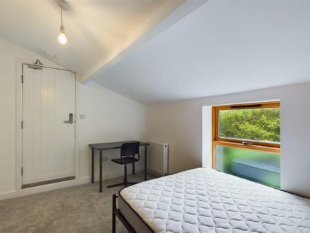 4 bedroom flat to rent - Photo 4