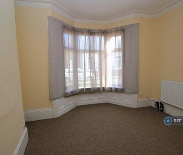 3 bedroom end of terrace house to rent - Photo 1