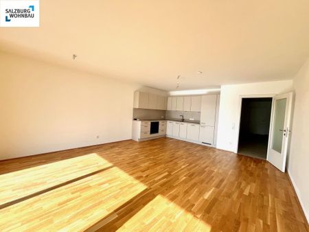 ENTSCHLEUNIGUNGSORT! Behagliche, großzügige 3-Zimmerwohnung mit Balkon und 2 Tiefgaragenplätze in Seekirchen! - Foto 4