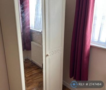 1 bedroom in a house share to rent - Photo 6
