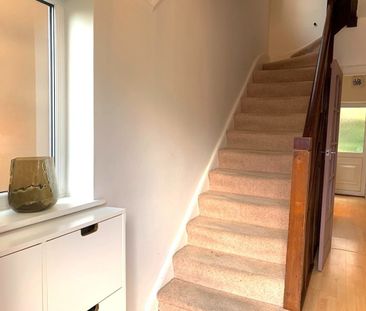 3 Bed Semi-Detached House, Dagnall Park, SE25 - Photo 3