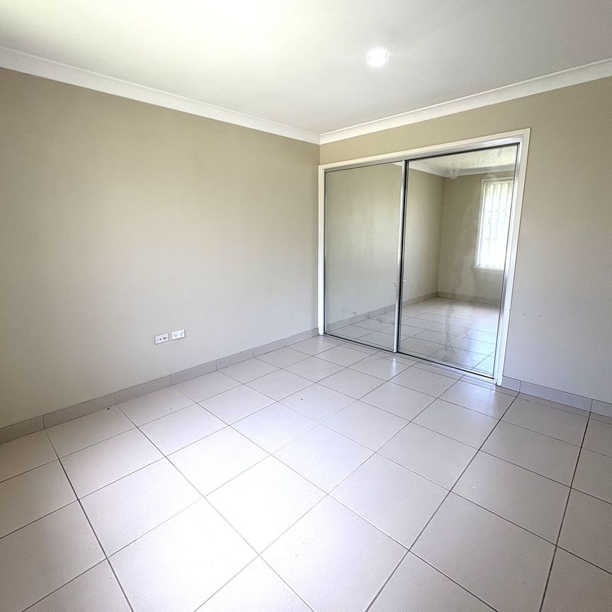 Modern Renovated 4 Bedda! - Photo 1