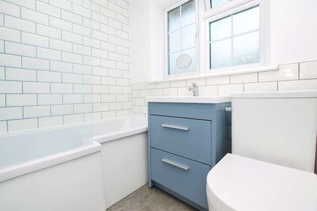 Cranstoun Close, Guildford, Surrey, GU3 - Photo 2