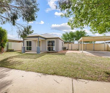 Great family Home in Quiet Court - Photo 2