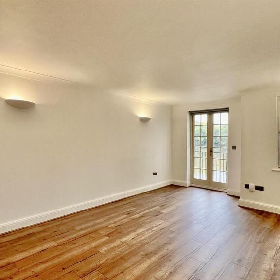 3 bedroom apartment to rent - Photo 1