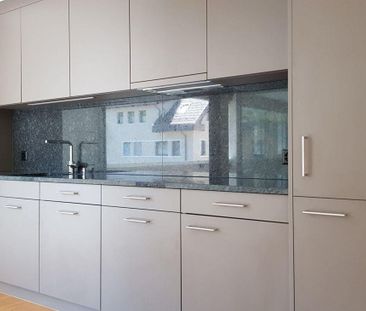 neuwertige 3 1/2-Zimmer-Wohnung mit zentraler Lage - Foto 4