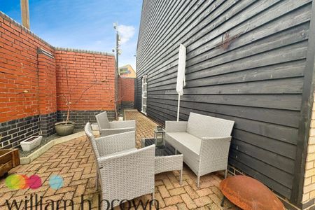 High Street - Photo 4