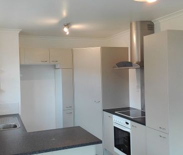 Fully insulated 3 bedroom 1 bathroom home - Photo 6