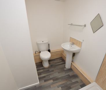 1 Bedroom Ground Floor Flat - Photo 6