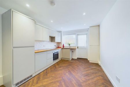 3 Bed Flat, Canning Town, E16 - Photo 5