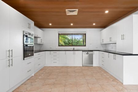 Grand Rural Family Home - Photo 3