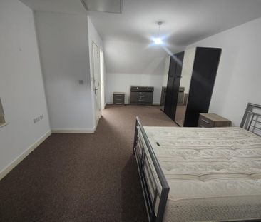 4 bedroom semi-detached house to rent - Photo 5