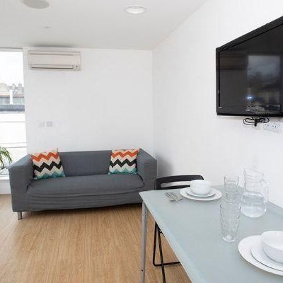 1 bedroom in a flat share to rent - Photo 1