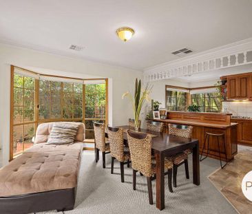 SPACIOUS TOWNHOUSE! - Photo 3