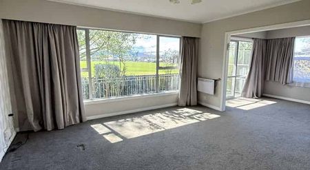 Two Bedroom Home with Oliver Park on the Doorstep - Photo 4