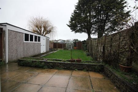 Goshawk Gardens, Hayes - Photo 3