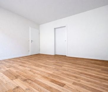 FRISCH RENOVIERTE 4-ZIMMERWOHNUNG MIT BALKON IN KREFELD ZU MIETEN! - Photo 1