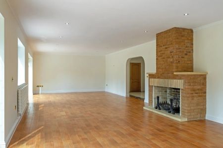 5 bedroom detached house to rent - Photo 2