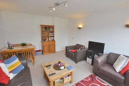 2 bedroom flat to rent - Photo 3