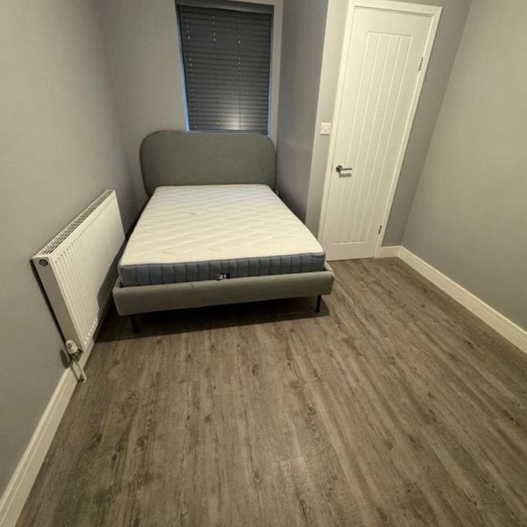 1 bedroom hotel room to rent - Photo 1