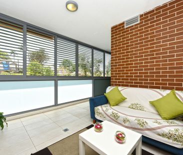 Contemporary and Secure One-Bedroom Residence in a Tranquil and Convenient Setting - Photo 4