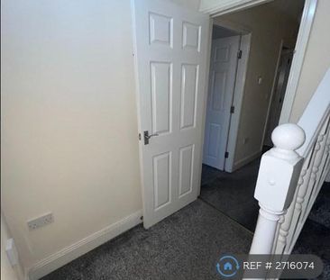 3 bedroom terraced house to rent - Photo 3
