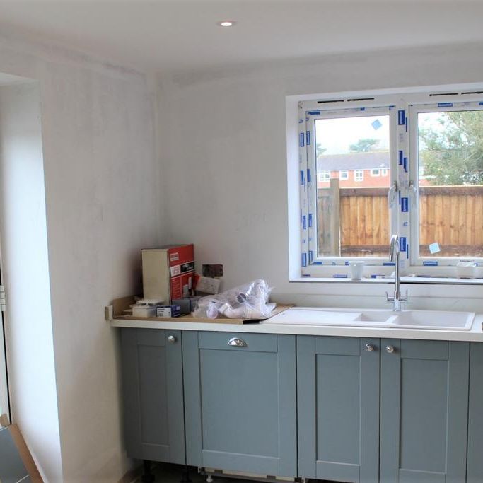 2 bedroom end of terrace house to rent - Photo 1