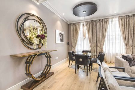 An exceptional and beautifully refurbished two bedroom apartment situated in Knightsbridge. - Photo 5