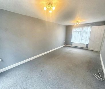 4 bedroom semi-detached house to rent - Photo 3