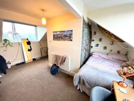 4 bedroom terraced house to rent - Photo 3