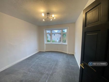3 bedroom flat to rent - Photo 4
