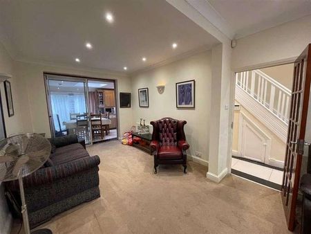 Park Avenue, Southall, UB1 - Photo 2