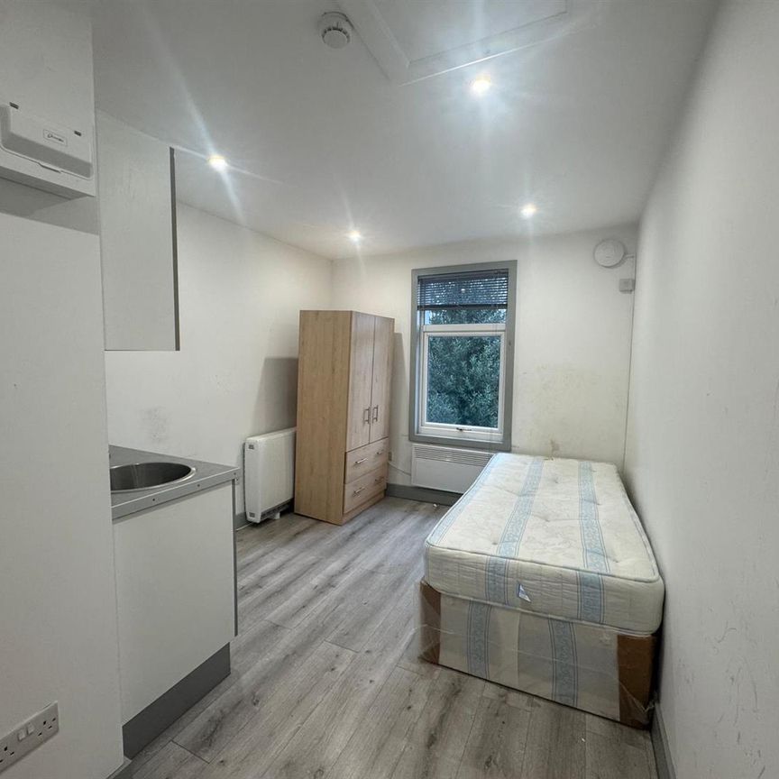 Otterfield Road, Yiewsley, West Drayton UB7, London - Photo 1