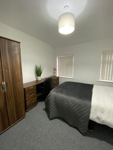 4 Bed Terraced House, Gerard Avenue, CV4 - Photo 4