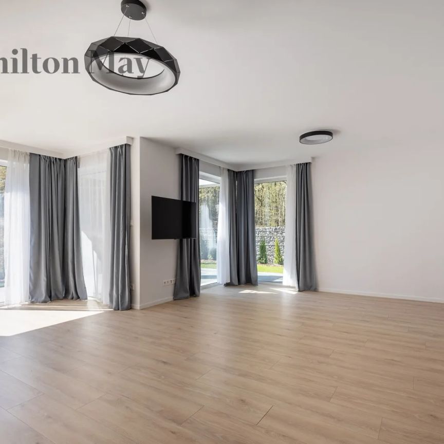 Elegancki dom w Lusinie - nowoczesna nieruchomość z dużym ogrodem - Photo 1