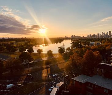 10 Month lease-Fully Furnished Oversized Studio with 180-degree unb... - Photo 2