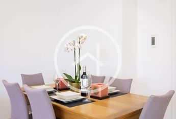 Amplio apartamento de cuatro dormitorios con vistas al mar en Radazul Bajo