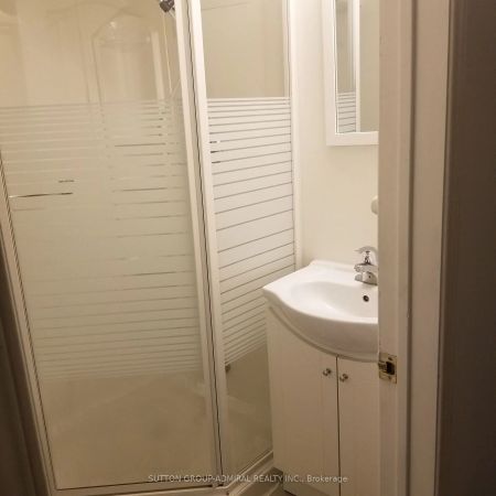 Condo Townhouse For Lease | N9247370 - Photo 2