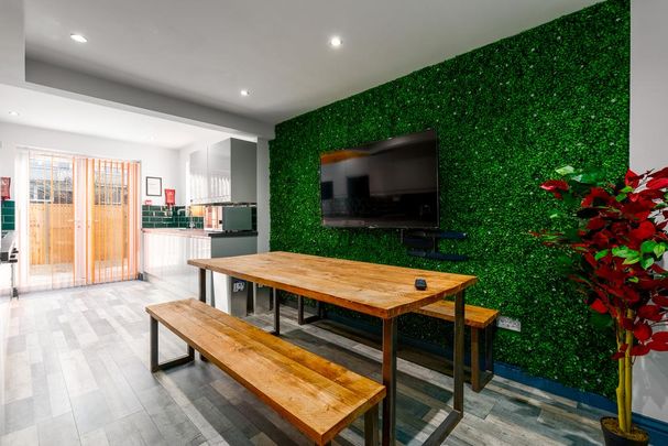 1 bedroom in a house share to rent - Photo 1